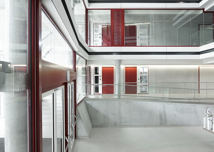 Treppenhaus mit Brandschutz-Glas-Systemwand
