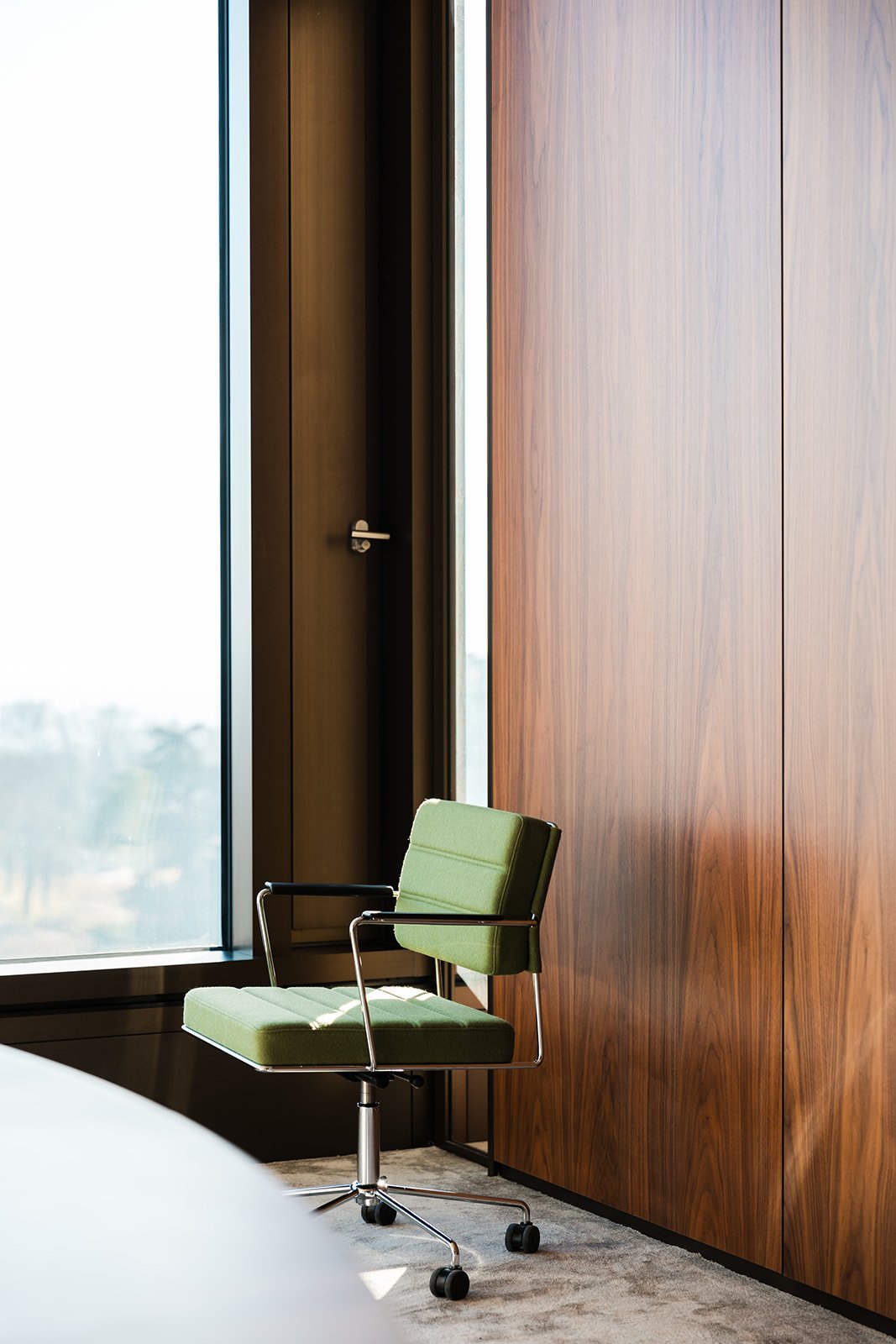 JB 2000 volle wand in notelaar fineer