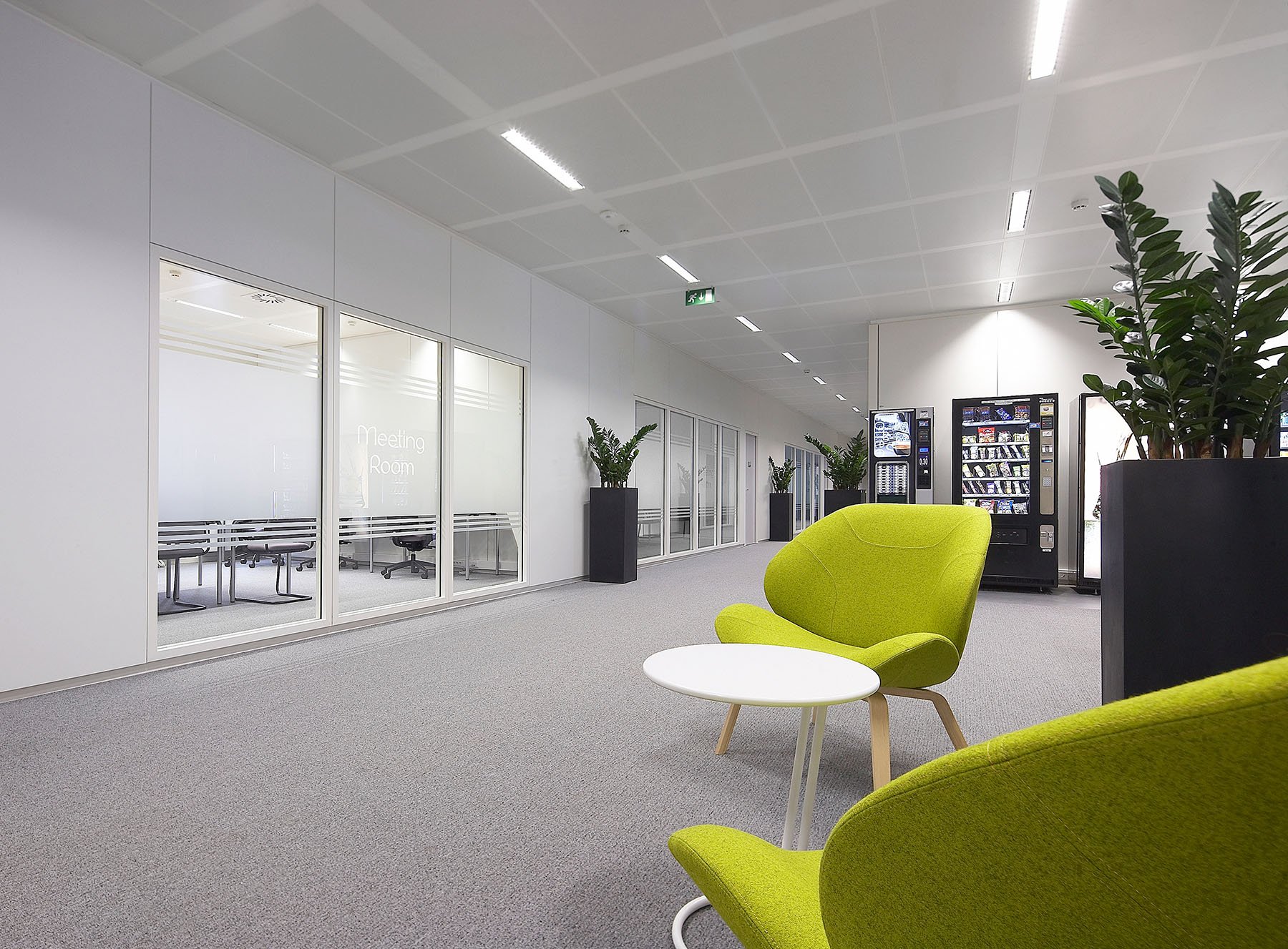 combinatie glazen en houten tussenwand